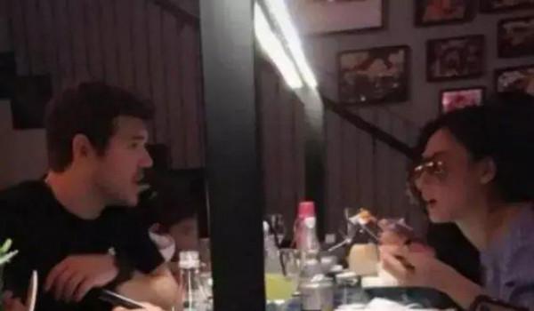 生下3胎的5個明星家庭:有人為孩子罰款748萬,有人46歲還敢產子 生下3胎的5個明星家庭:有人為孩子罰款748萬,有人46歲還敢產子