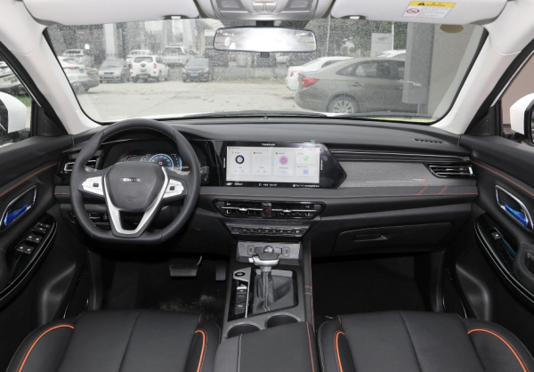 長安歐尚X7 PLUS：主打10萬級市場，體驗1.5T 自動藍鯨版尊貴型！