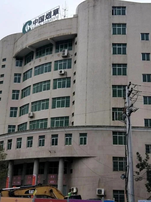 這張老照片只認得出成龍和賈玲，其他兩個是誰？