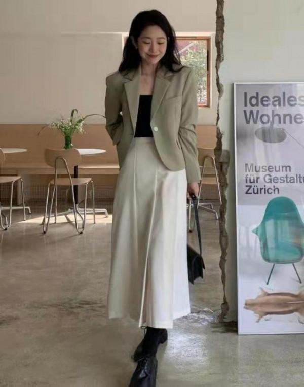 成熟女人的穿搭講究技巧，打造高階感穿搭，你需要懂的地方