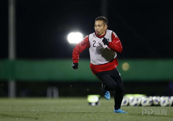 長友佑都：中國隊換帥後積極性很高 歸化球員力量技術射門都很好