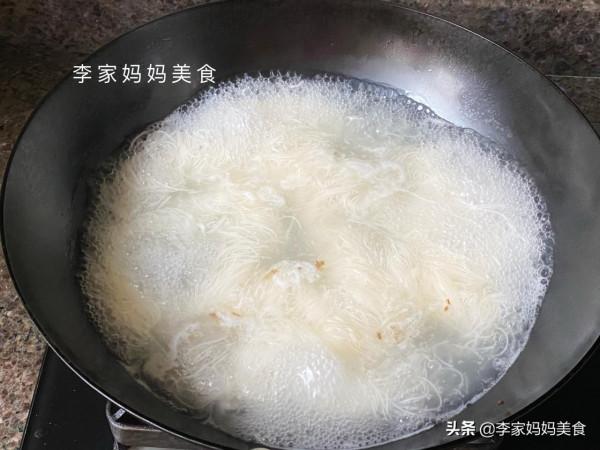 天冷了，兒子就饞這早餐，營養好吃易消化，每次煮一鍋湯汁都不剩