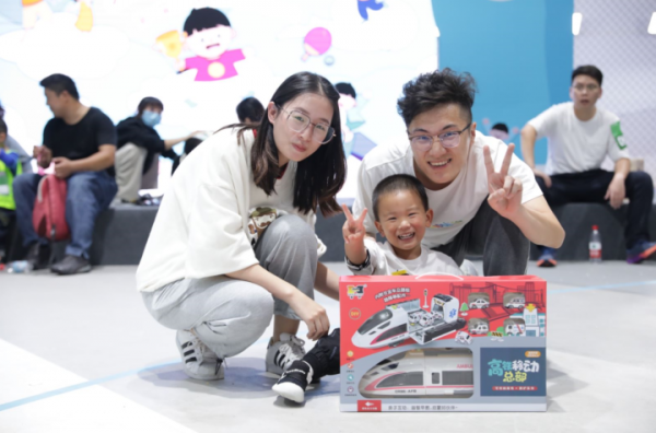 “動”見未來,為亞運打call!綠城教育奇妙園第二屆親子趣味運動會完美落幕 “動”見未來,為亞運打call!綠城教育奇妙園第二屆親子趣味運動會完美落幕