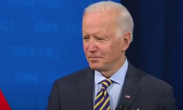 提到特朗普,佩洛西“忘詞”了:上一任總統,那個誰來著 ……丨夜聽雙語 提到特朗普,佩洛西“忘詞”了:上一任總統,那個誰來著 ……丨夜聽雙語