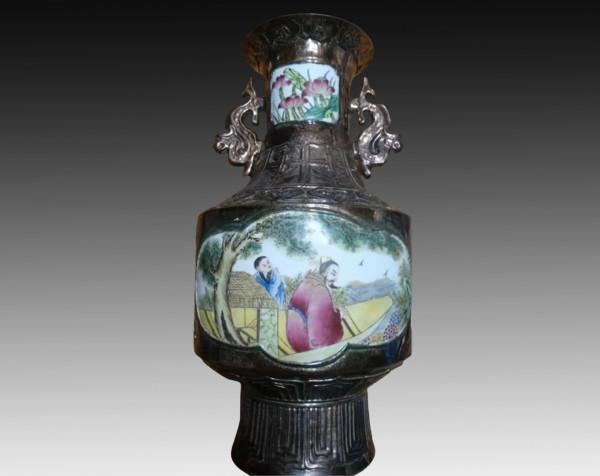 雙鳳耳開窗粉彩人物故事紋瓶