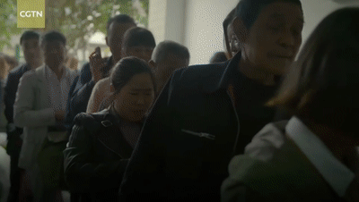 “中國最溫情火車”，1塊錢票價：有人賣菜吆喝，有人畫畫讀書…