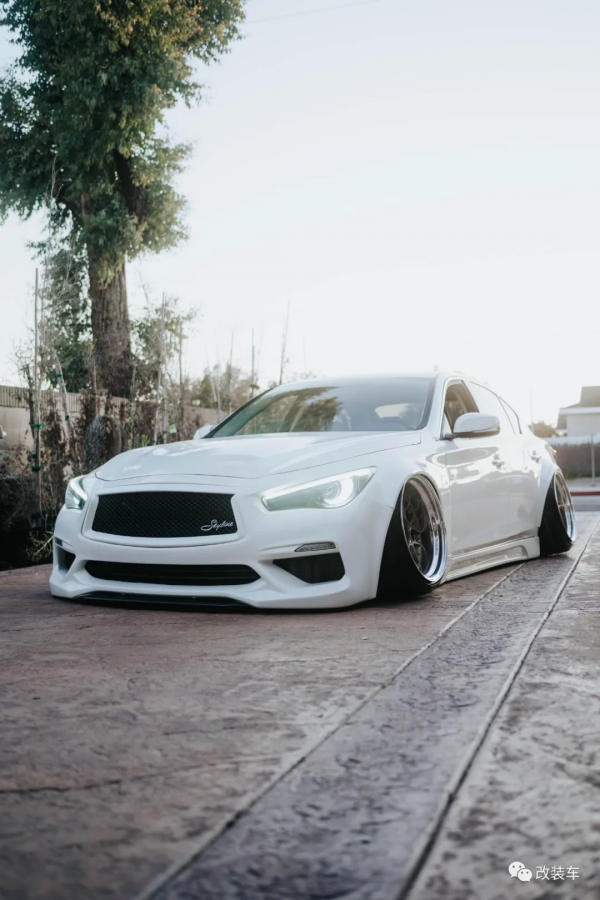 身中VIP劇毒的英菲尼迪Q50車主，即使吃白粥配榨菜也要堅持改裝