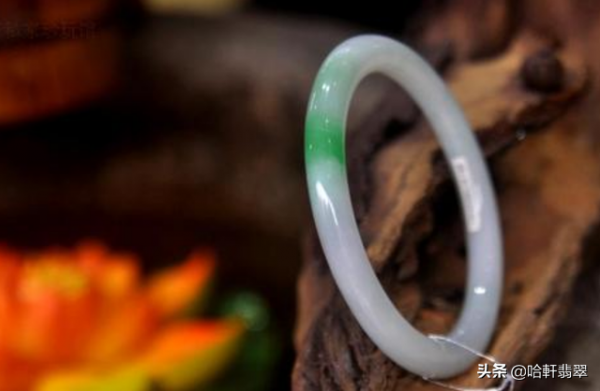 “贈爾叮噹,一步一想(響)”,來自翡翠叮噹鐲的儀式感 “贈爾叮噹,一步一想(響)”,來自翡翠叮噹鐲的儀式感