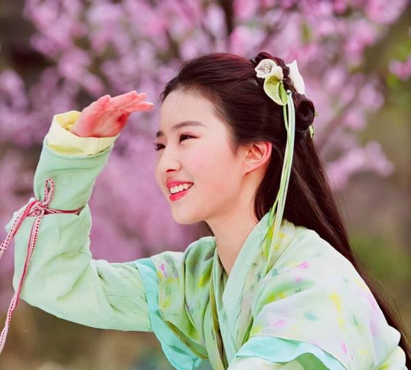 “景甜2.0版”楊雨潼：出演新版趙靈兒，又是一個資源咖？牛