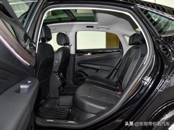 6.3L油耗，配2.0T的商務B級大車，合資車名氣大，實拍大眾帕薩特