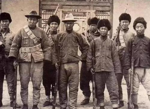 1948年,東北工人修葺房屋,意外挖出一頭顱,揭開抗日英雄失蹤之謎 1948年,東北工人修葺房屋,意外挖出一頭顱,揭開抗日英雄失蹤之謎