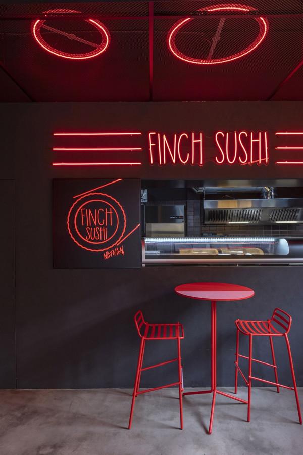 芬奇壽司餐廳：霓虹燈的都市美學