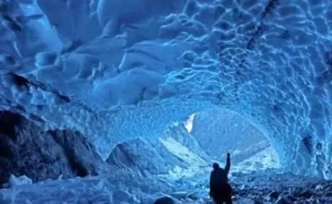這個冰洞堪稱“魔鬼地獄”,你敢去一探究竟嗎? 這個冰洞堪稱“魔鬼地獄”,你敢去一探究竟嗎?