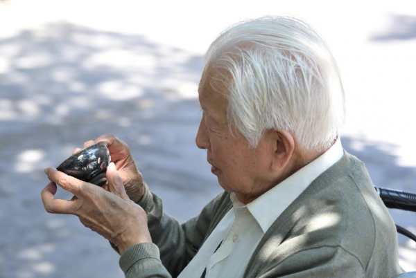 “馬蝗絆”的高階之處，鋦瓷技術，南宋青瓷茶碗的重生之路