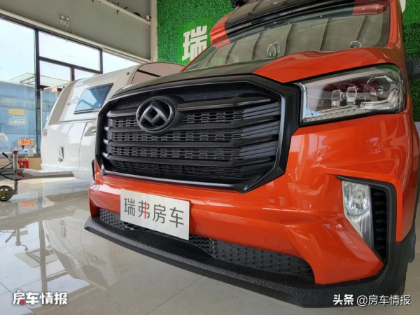 最近挺火的奇瑞房車，外觀個性適合時髦小情侶，2米大床同類罕見