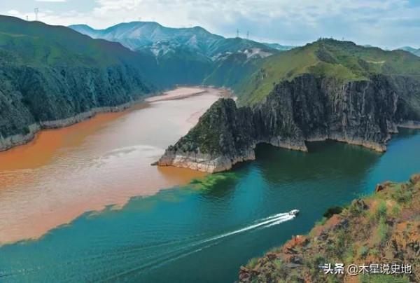 黃河上游第一大支流洮河，奔湧而下注入黃河，景象有多震撼