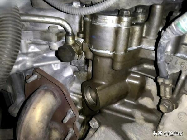 曾賣50萬的豐田皇冠3&period;0 VIP，開了17年還值多少？看到答案直接爆粗