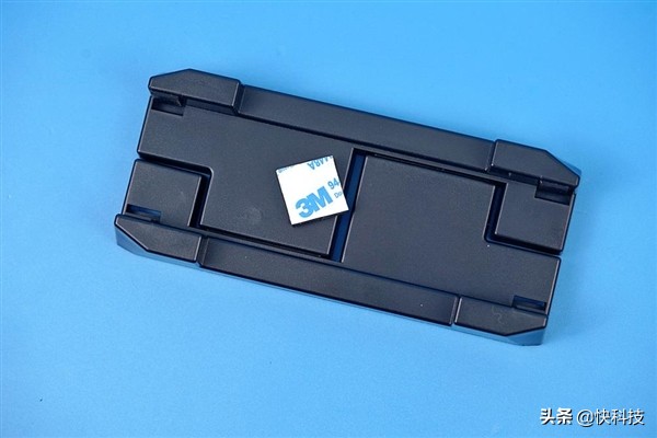 體積僅2&period;5L 個頭小如手機！臺電凌瓏S主機開箱圖賞