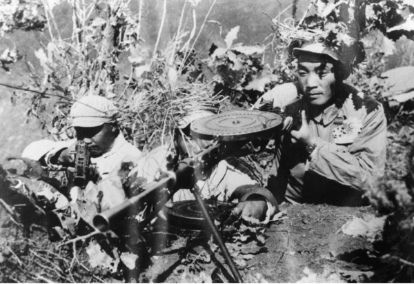 志願軍烈士黃繼光：犧牲時血已流盡，遺體雙手高舉難以入殮