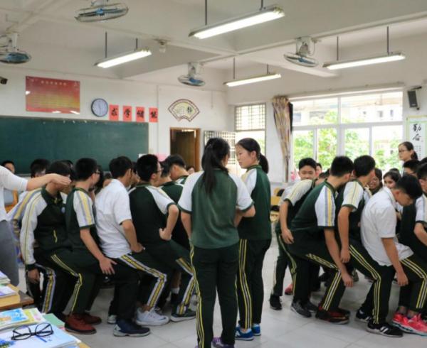 家長建議把英語降為副科,提高物理和歷史比重,教育部做出回應 家長建議把英語降為副科,提高物理和歷史比重,教育部做出回應