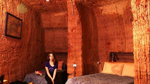 世界&OpenCurlyDoubleQuote;歐泊&rdquo;之都，民居建在礦洞中十分舒適，需要用錢時就在家挖