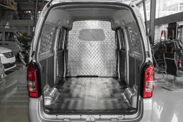 五菱之光對比東風小康K05S，空間稍差，但是車內通透而且配置稍高