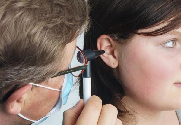 耳朵頻繁發癢，卻啥也掏不出來？或是4個因素在作怪，別不當回事