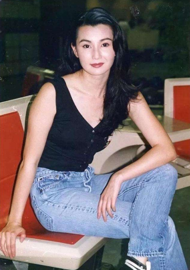 這7位老牌女港星，年輕時風華絕代，50歲後卻“面目全非”