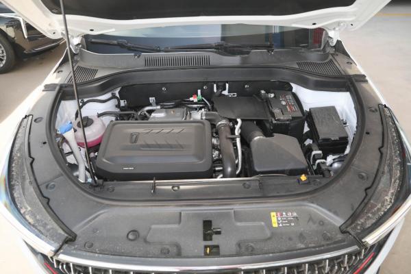 試駕奔騰T55，後排空間一般，配1.5T引擎實力如何？