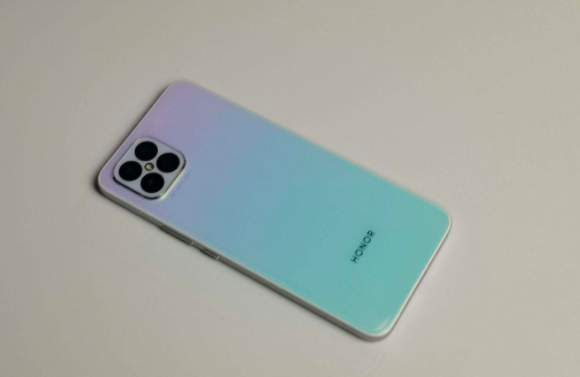 最便宜的高顏值榮耀手機，Play 5T適合什麼人群？