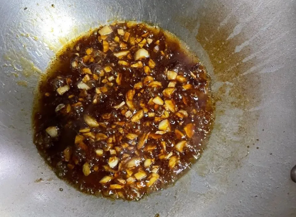 做蠔油生菜，別直接下鍋燙，提前加2種調料再下鍋，生菜清脆爽口