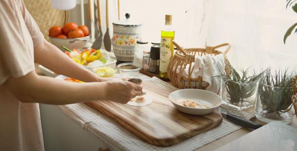 一人一狗，獨居生活有條有序，要是沒結婚，我也想過這樣的生活