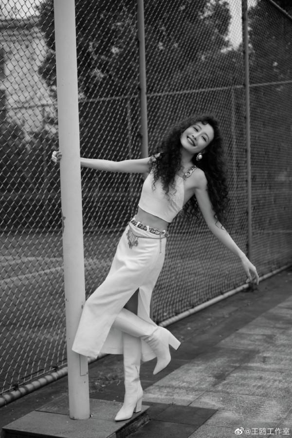 王鷗黑白復古寫真 摩登又文藝