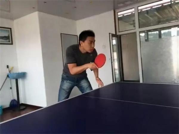 學渣梅愛偲留學烏克蘭,32歲娶18歲高中生,住3000平豪宅 學渣梅愛偲留學烏克蘭,32歲娶18歲高中生,住3000平豪宅