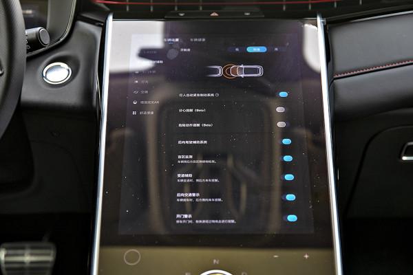 智駕開箱丨底盤和操控是給我最大的驚喜,場地試駕上汽R汽車MARVEL R 智駕開箱丨底盤和操控是給我最大的驚喜,場地試駕上汽R汽車MARVEL R