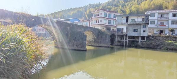 參觀李聚奎上將故居，學習老一輩革命精神