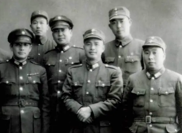 1947年孟良崮戰役，許世友怒摔粟裕電話，戰後不出來，怕被陳毅罵