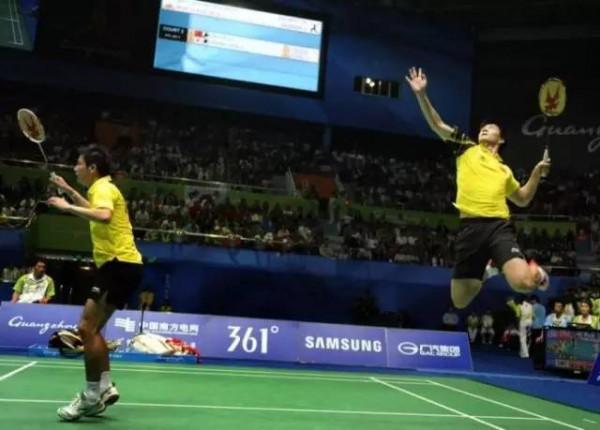 做好第一步架拍,為發力做好前期工作,才能打出有威脅性的正手球 做好第一步架拍,為發力做好前期工作,才能打出有威脅性的正手球