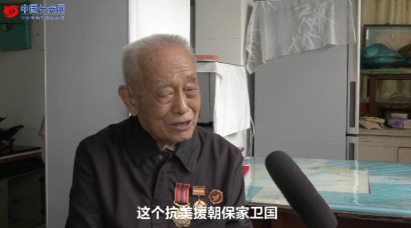 提到抗美援朝時的戰友 老幹警淚崩了