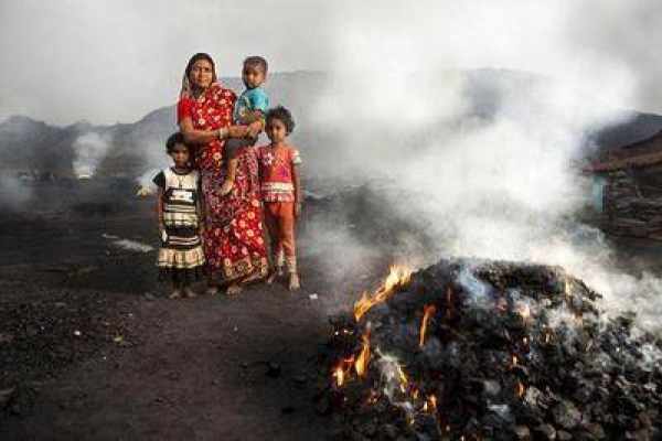 住在火焰山的印度人,地表溫度能讓紙自燃,他們照樣在這生活百年 住在火焰山的印度人,地表溫度能讓紙自燃,他們照樣在這生活百年