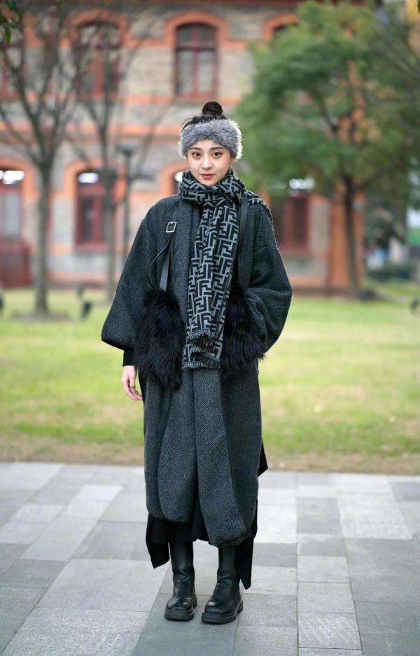 看街拍 學穿搭：Fendi、LV、Gucci、Chanel等大牌圍巾穿搭示範