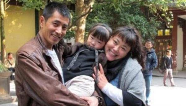 李菁菁:3段婚姻1個孩子,49歲嫁小21歲丈夫,因詐騙跌落神壇 李菁菁:3段婚姻1個孩子,49歲嫁小21歲丈夫,因詐騙跌落神壇