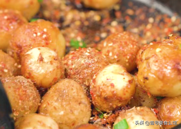 孜然風味的香辣小土豆，鮮辣又解饞，美味又好吃，家人愛吃的美食