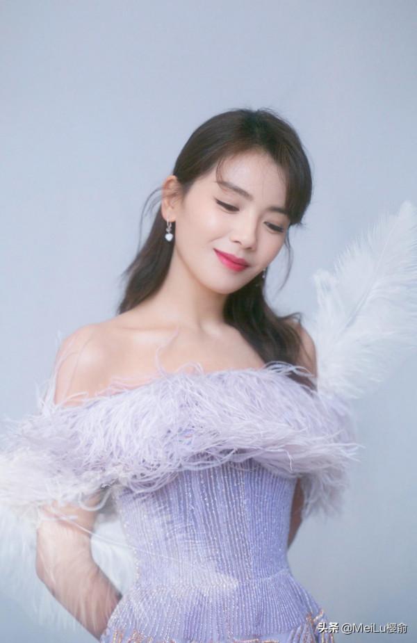 劉濤成熟漂亮有魅力，美得優雅溫婉，盡顯高階貴氣