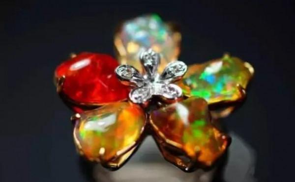 尋寶大洋洲•“坐在礦車上”的寶石之國