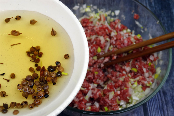 快過年了，炸肉丸別再放麵粉，牢記“2放2不放”，出鍋又酥又脆