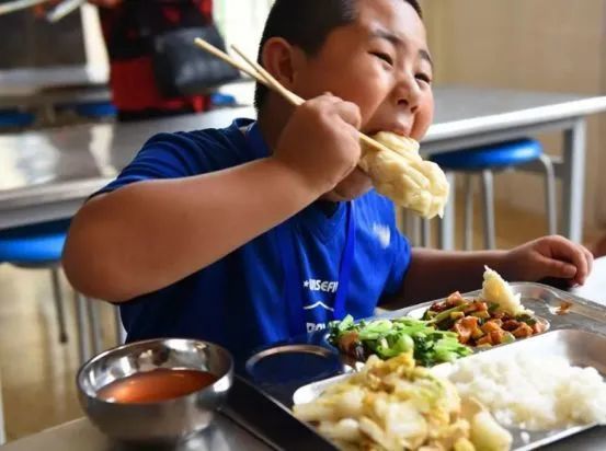 家長注意了：秋季長高正當時，兒科專家推薦“三少兩多”妙方