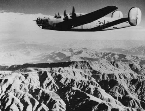 1942年，美軍少校打靶5槍40環，許光達：只用一槍贏下比賽