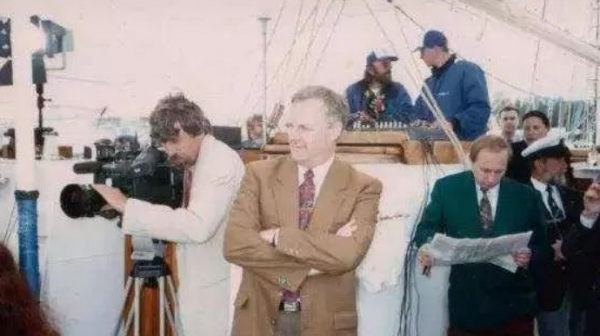 1985年蘇聯清洗克格勃，特工普京如何死裡逃生，跑到德國“度假”