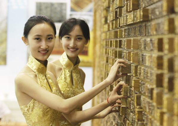 人類是怎麼起源的？摘自王艾石新藝術定義理論